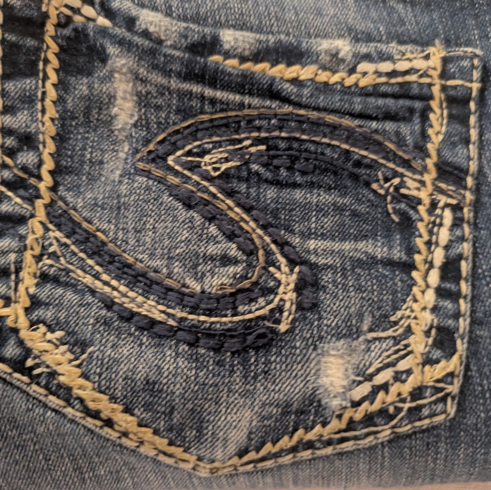 Silver Jeans Women's Distressed Denim Capri - Picture 2 of 9